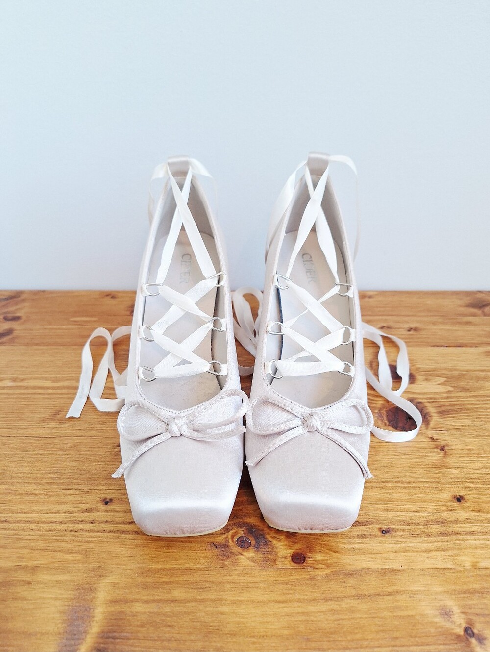 Ballet Satin Bow Mary Jane Heels - Size 9 - Picture 4 of 10